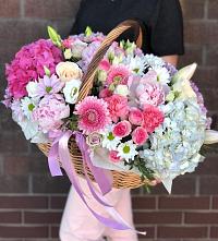 Композиция солнечный день в Верхней Кугульте Цветочная композиция из Розы, Хризантемы, Пионы и Лизиантусы в корзине в Верхней Кугульте