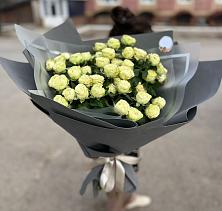 Букет Белые кустовые розы Солинеро в Верхней Кугульте