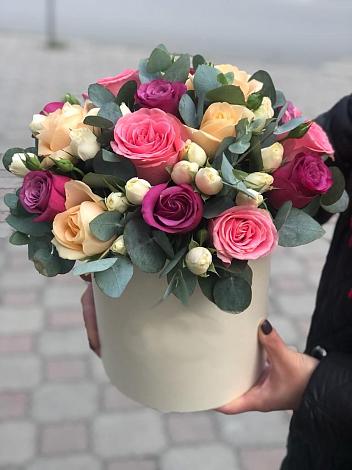 Цветочная композиция из Розы в шляпной коробке в Верхней Кугульте
