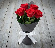 Букет 5 Красных роз Эдлесс Лав в Верхней Кугульте