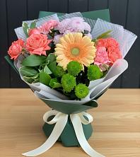 Букет цветов из:  Гвоздики, Розы, Герберы и Хризантемы в Верхней Кугульте