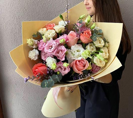 Букет цветов из: Розы, Лизиантусы и Гвоздики в Верхней Кугульте